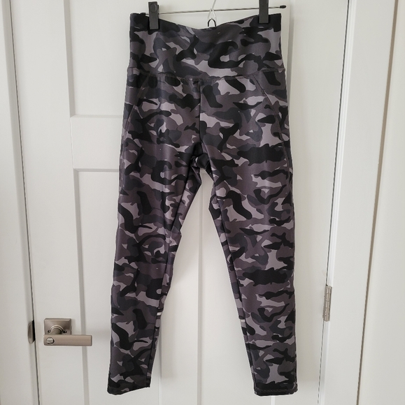 Marika - Ivy Camo Print Ankle Legging NWOT - Picture 3 of 7